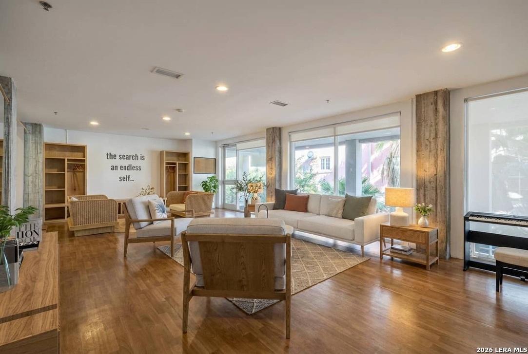 1115 S Alamo 2213