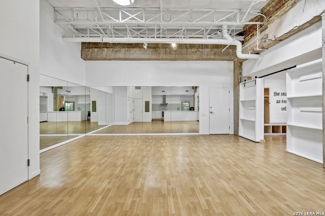 1115 S Alamo 2213