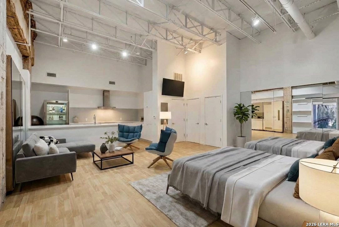 1115 S Alamo 2213