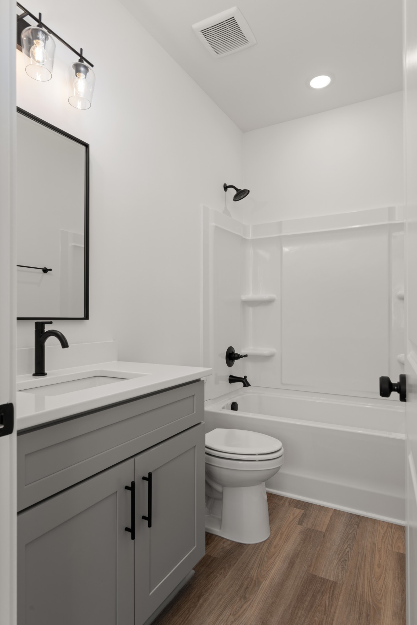 700 N DuPont Ave Unit: 114