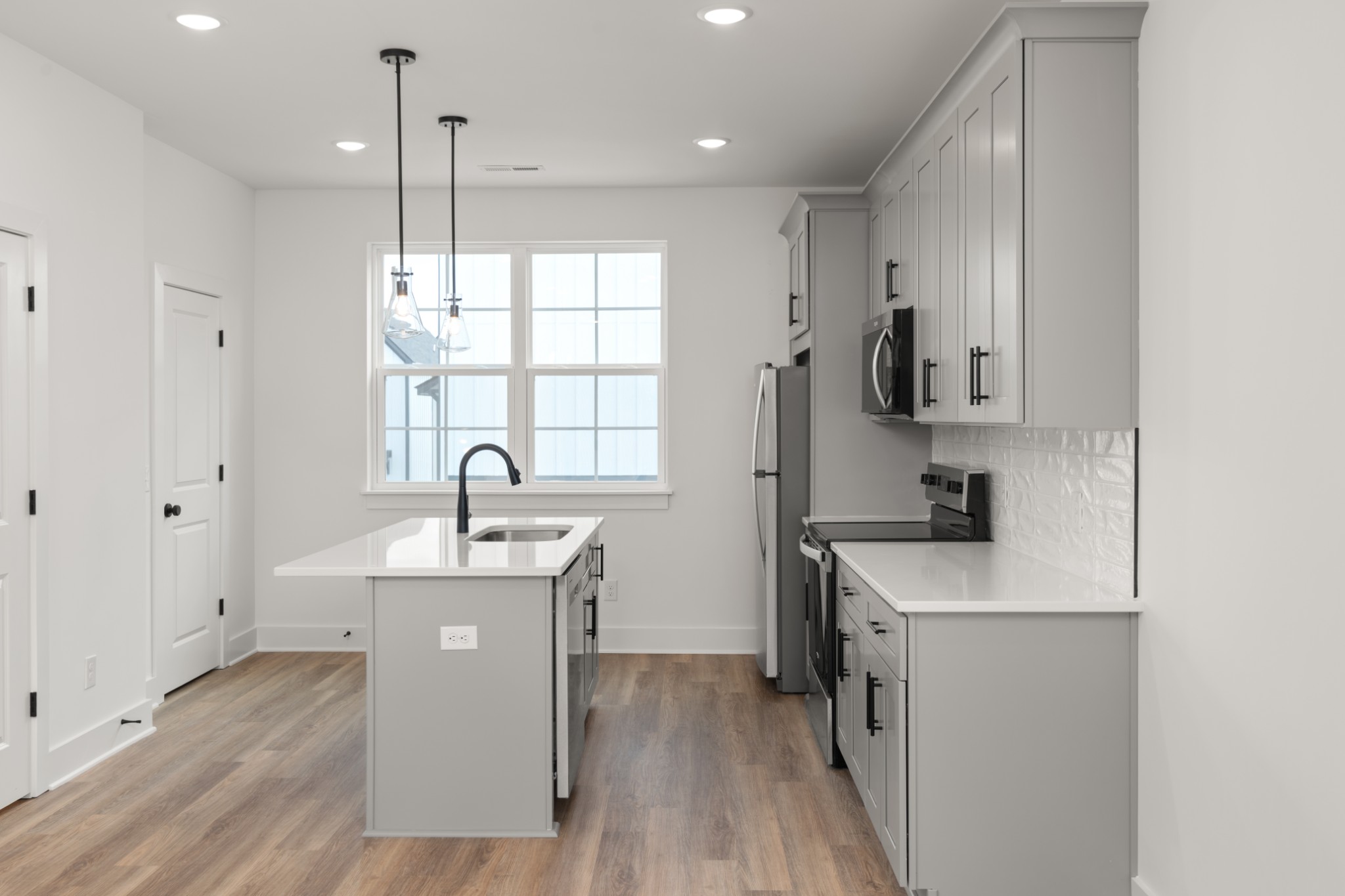 700 N DuPont Ave Unit: 114