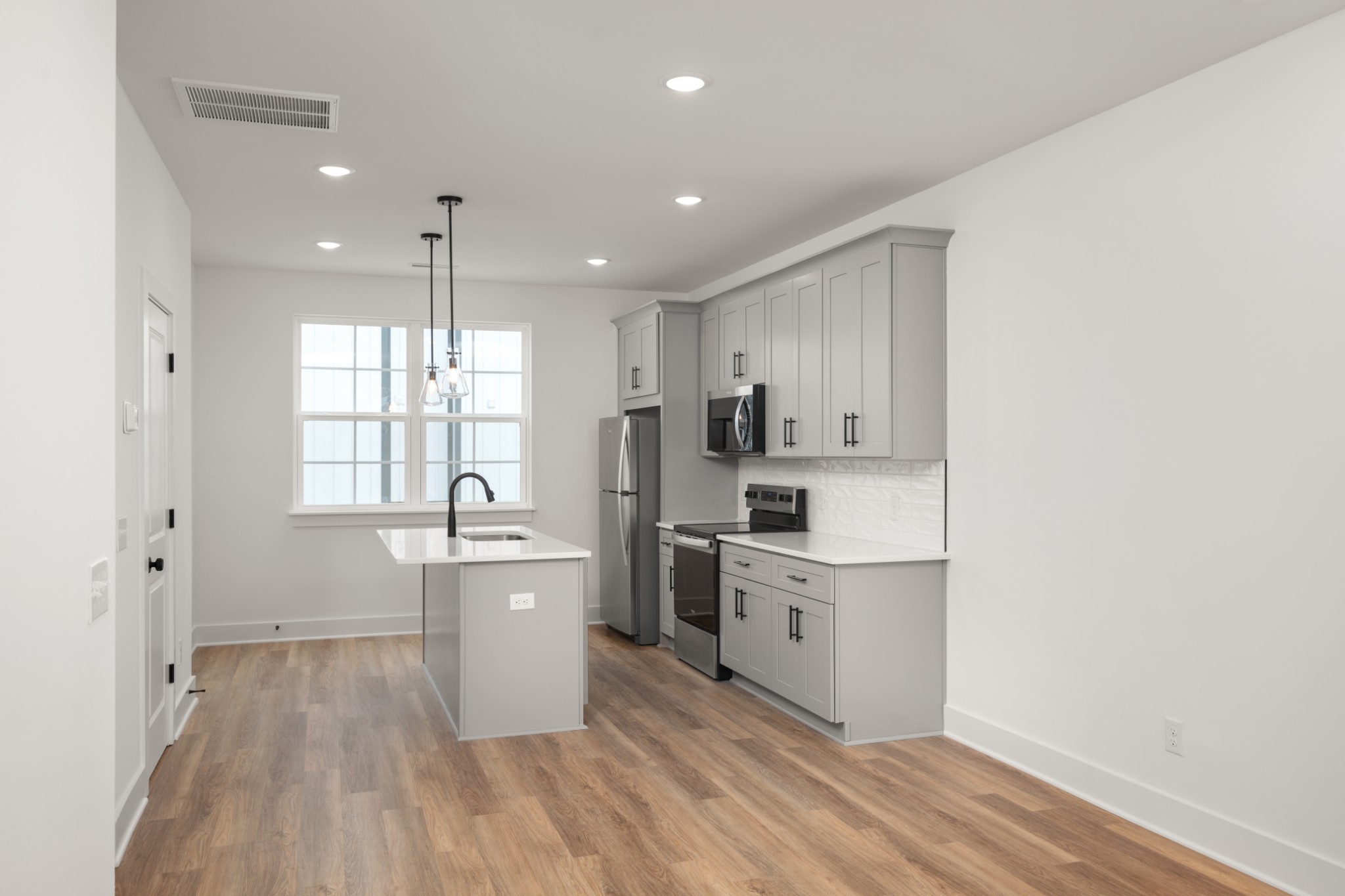 700 N DuPont Ave Unit: 114