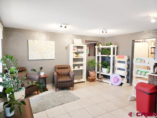 318 E Main St