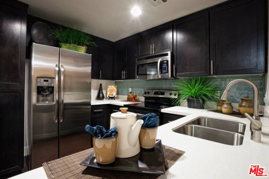 10833 Wilshire Blvd Unit: 524