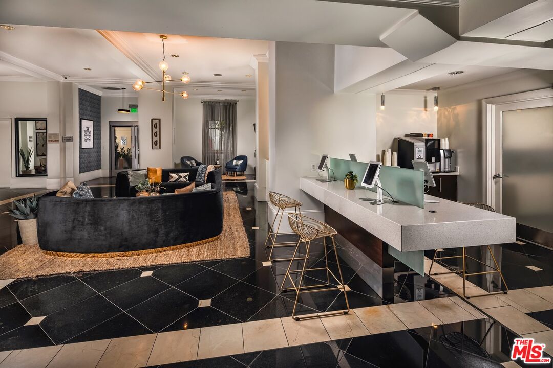 10833 Wilshire Blvd Unit: 524