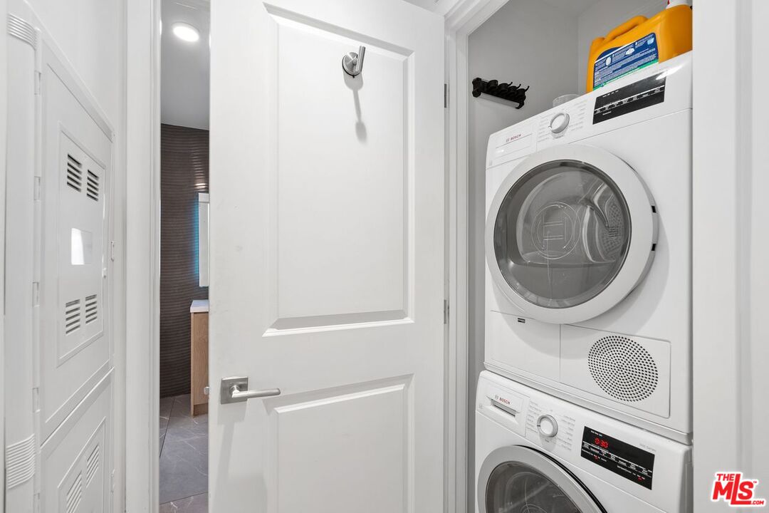 400 S Broadway Unit: 1021