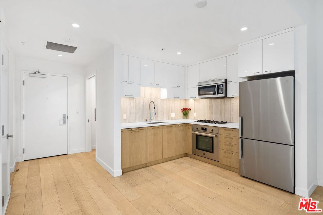 400 S Broadway Unit: 1021