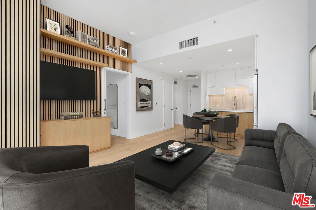 400 S Broadway Unit: 1021