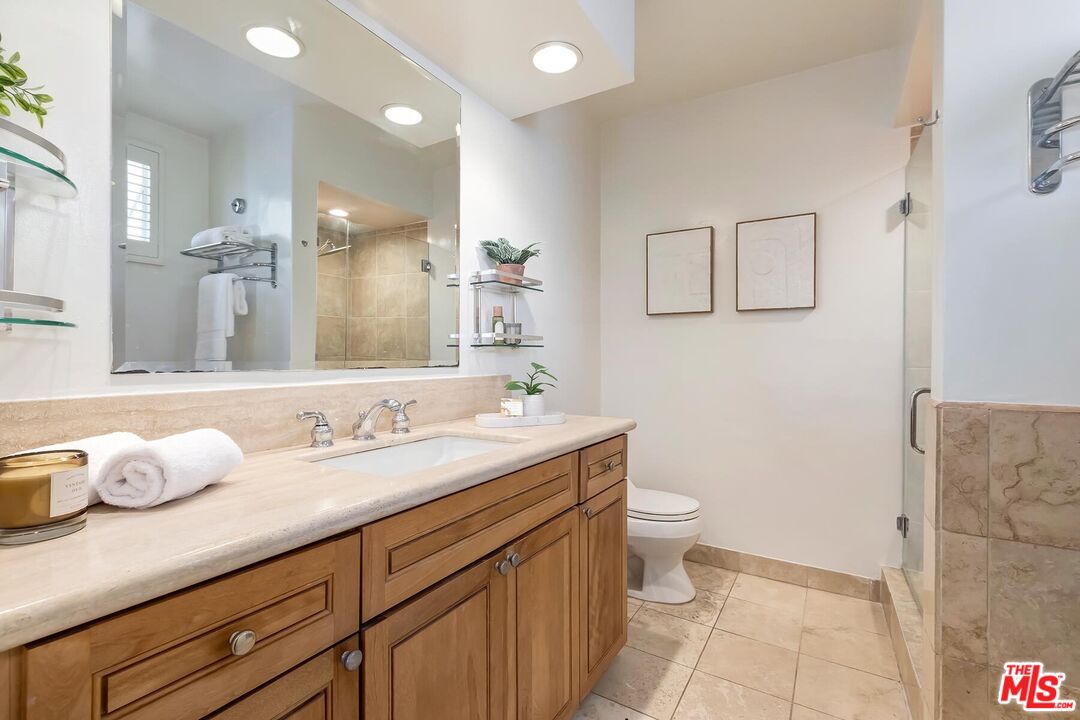 1200 N Flores St Unit: 209