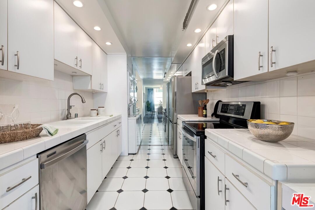 1200 N Flores St Unit: 209