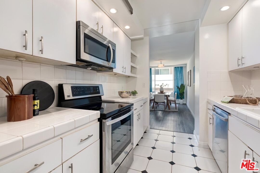 1200 N Flores St Unit: 209