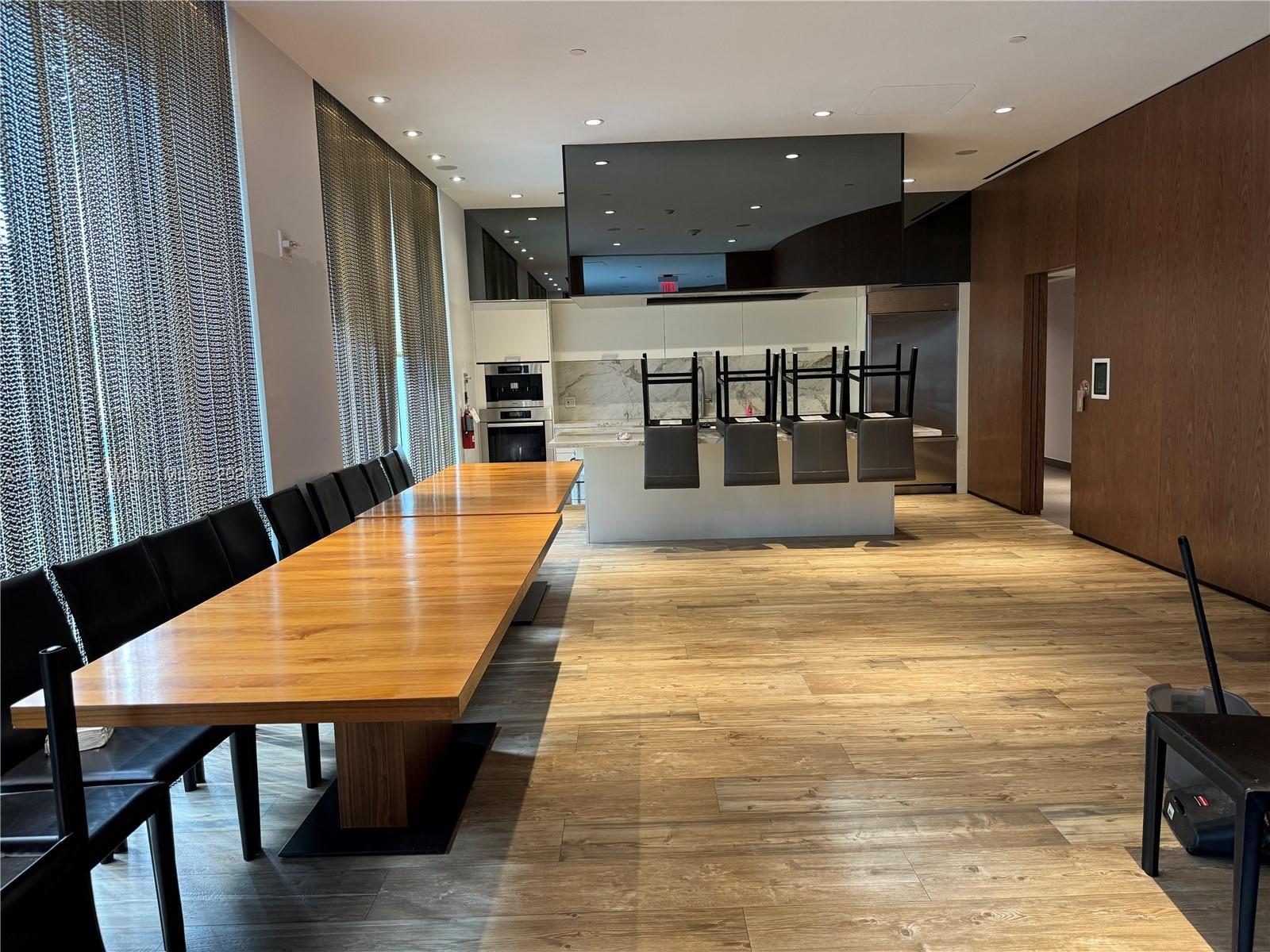 2020 N Bayshore Dr # 801