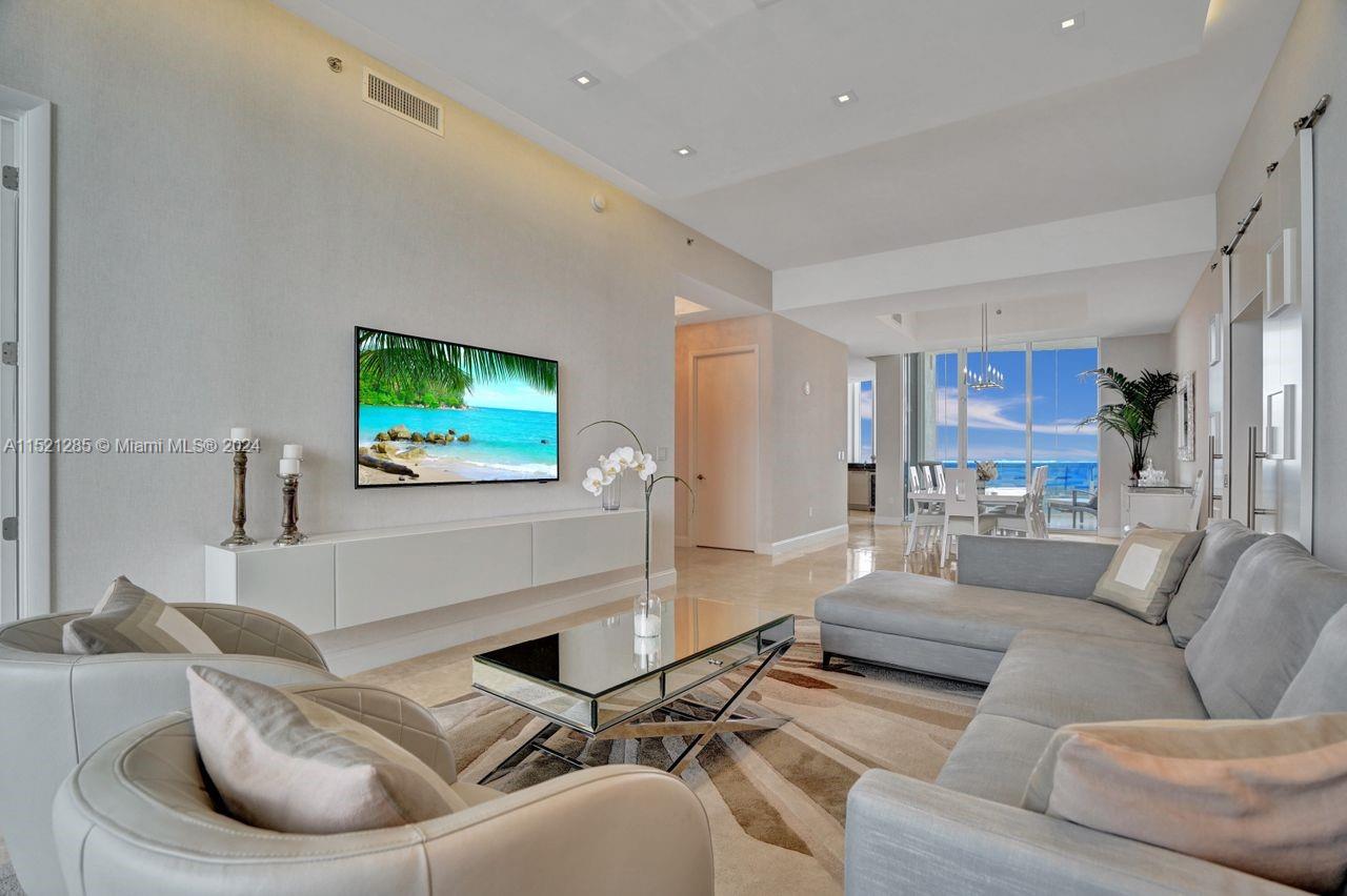 15811 Collins Avenue # 3904