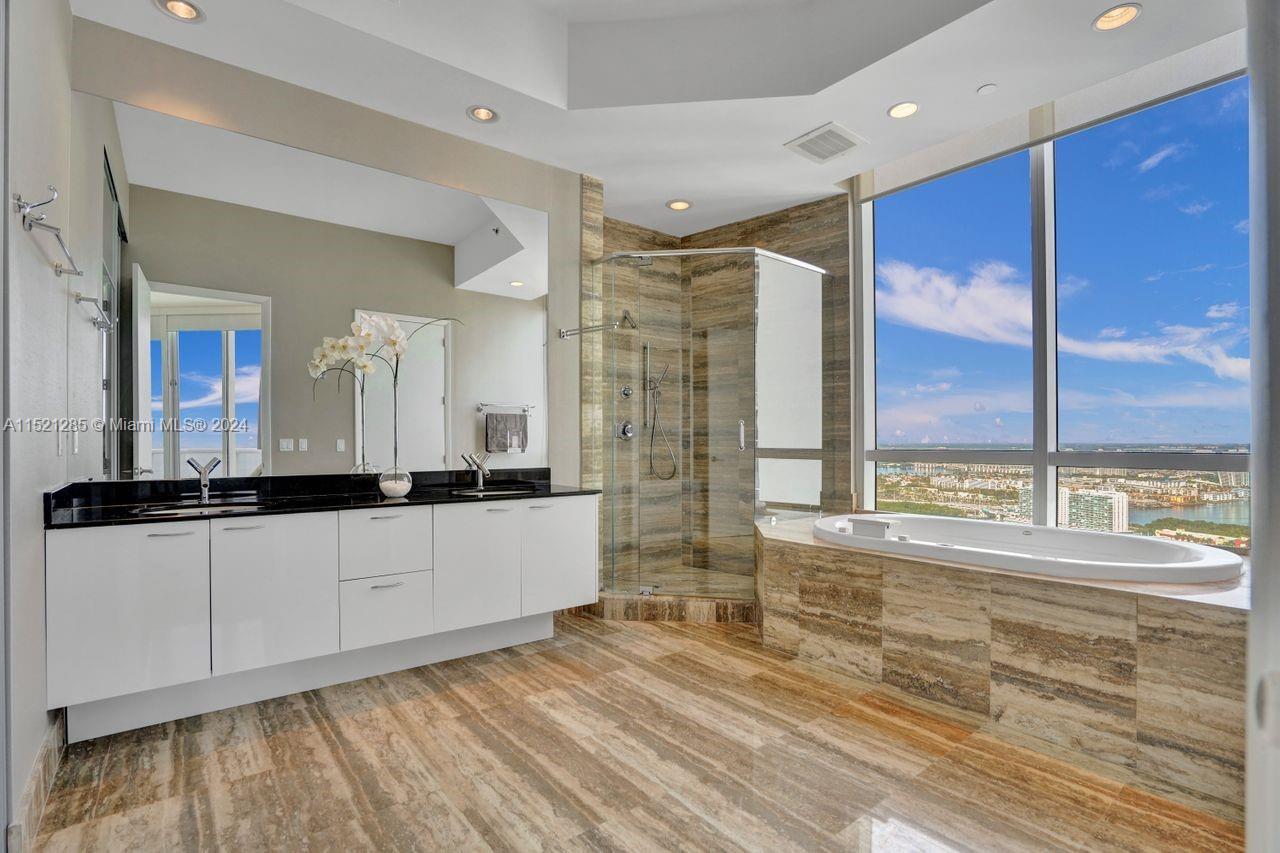 15811 Collins Avenue # 3904