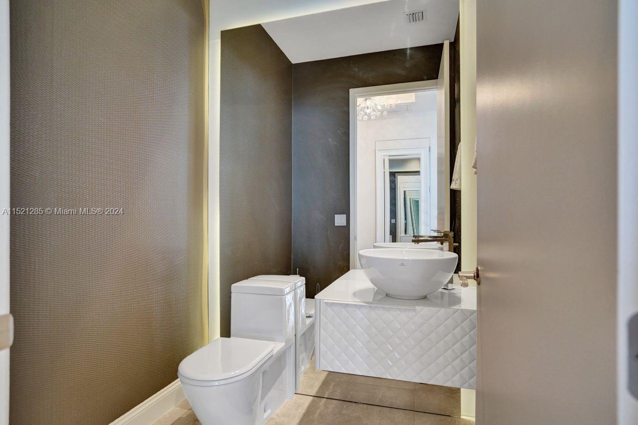 15811 Collins Avenue # 3904