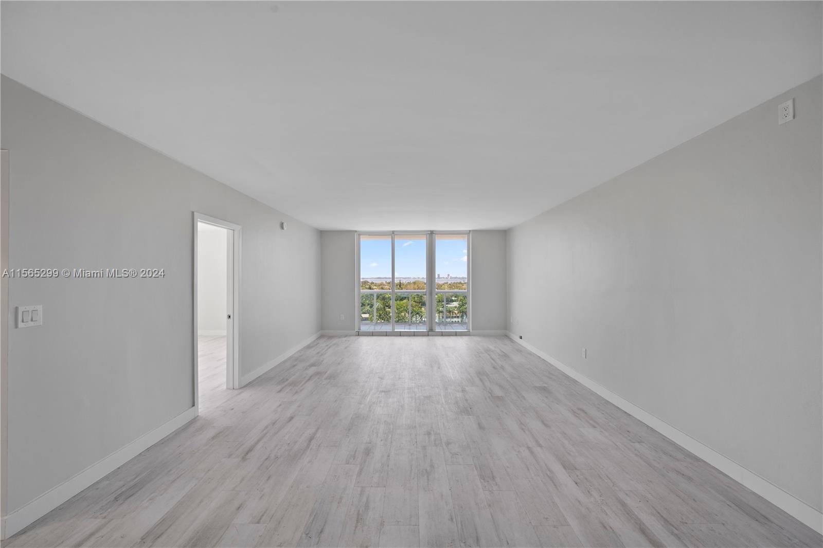 5001 Collins Ave # 12A