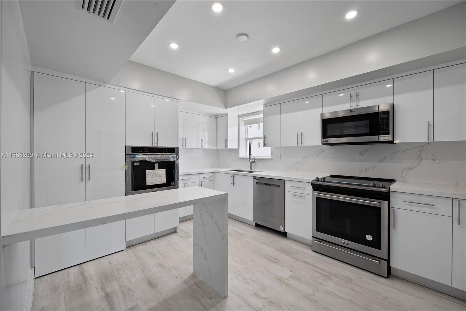 5001 Collins Ave # 12A