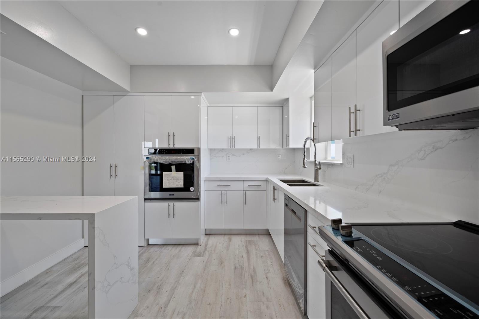 5001 Collins Ave # 12A