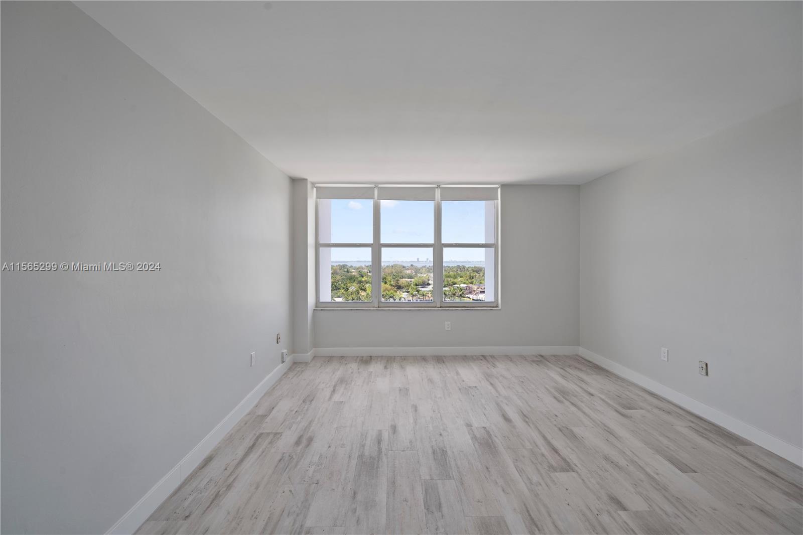 5001 Collins Ave # 12A
