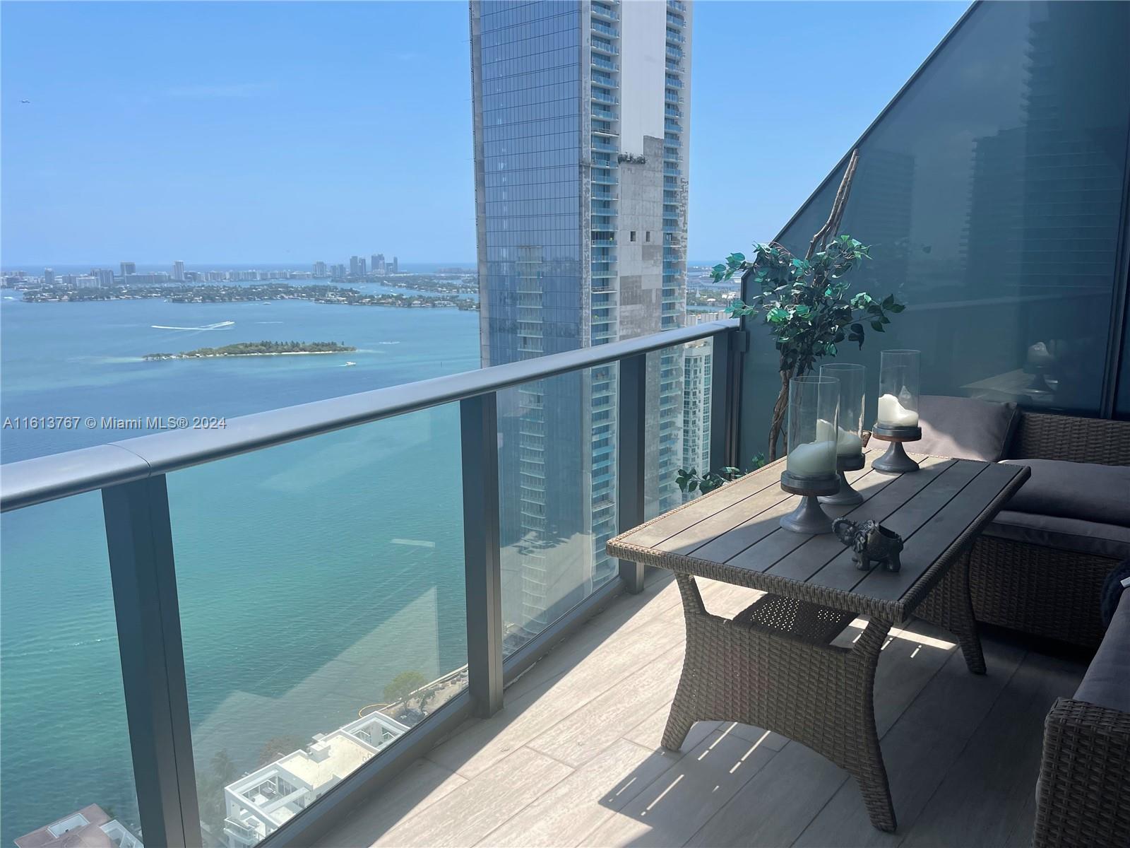 460 NE 28th St # 3906