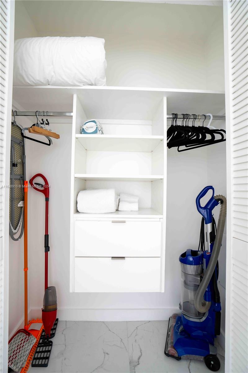 8425 Crespi Blvd # 304