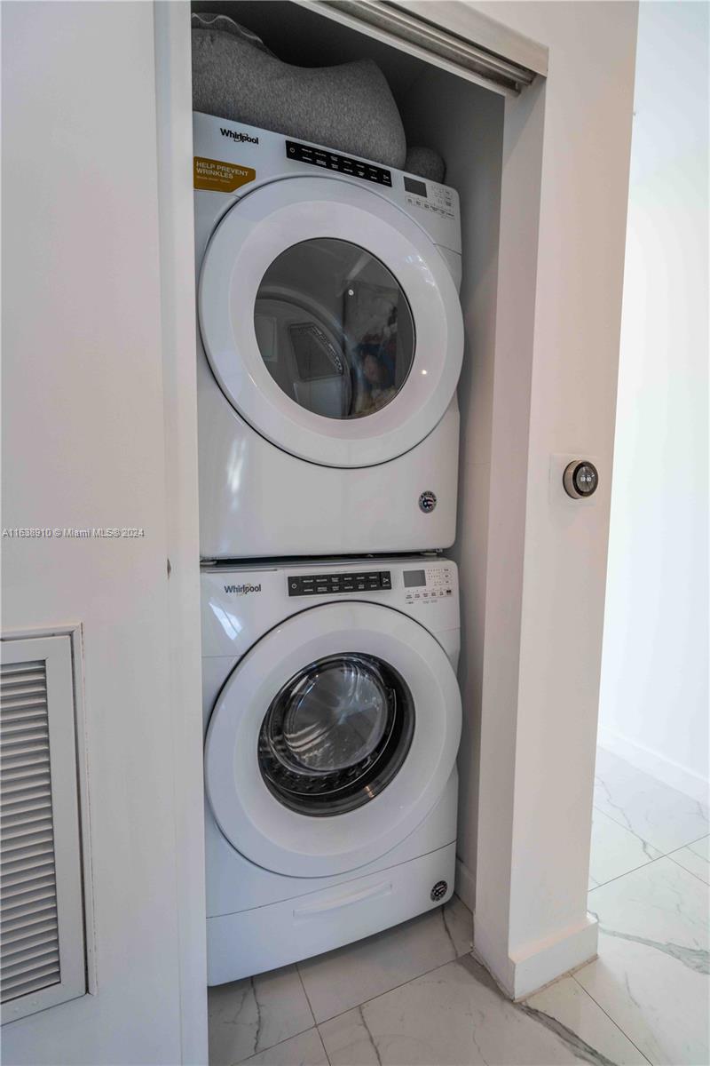 8425 Crespi Blvd # 304