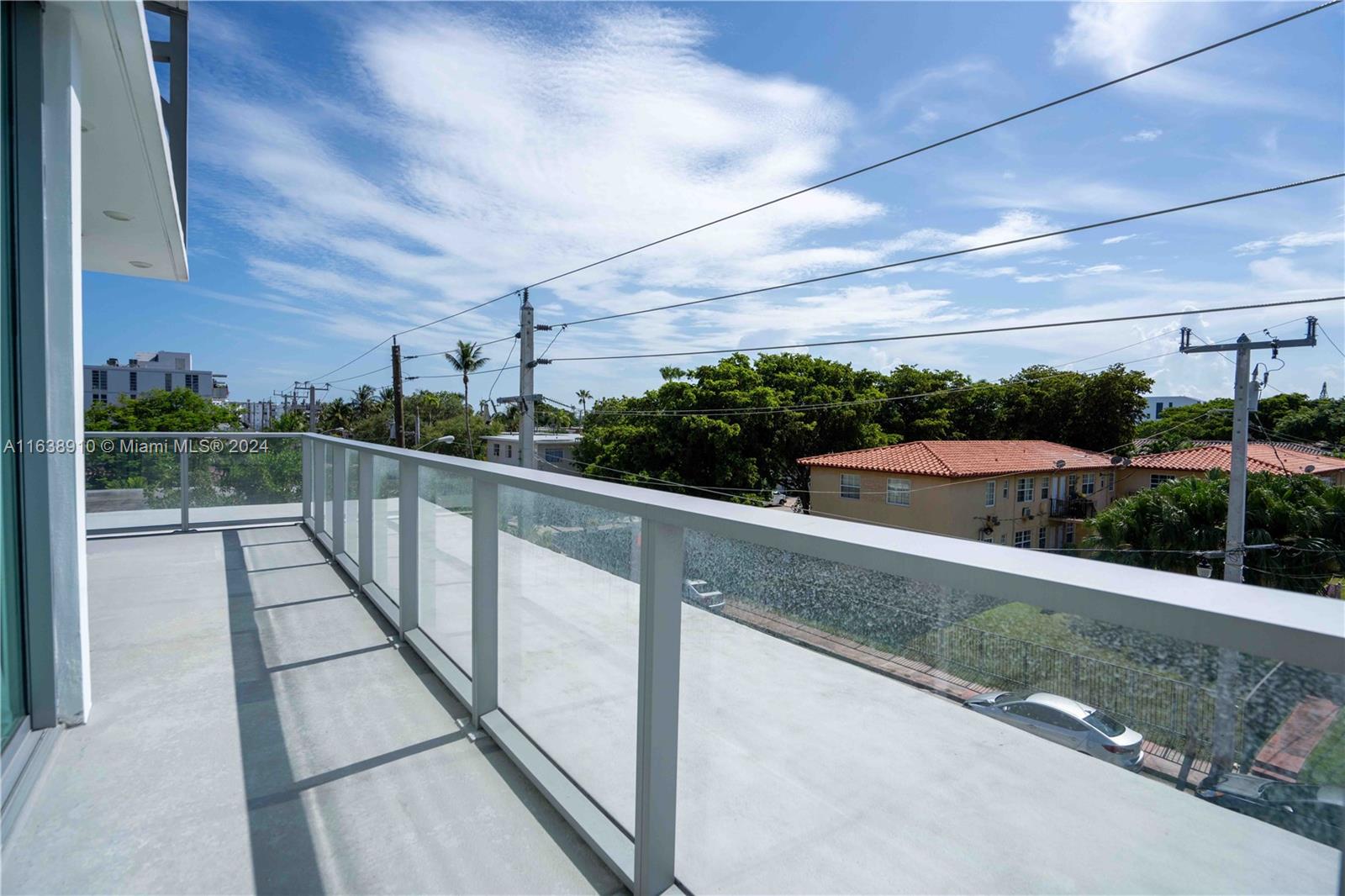 8425 Crespi Blvd # 304