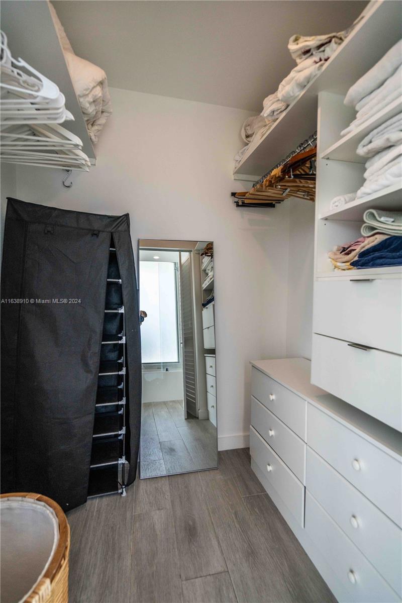 8425 Crespi Blvd # 304