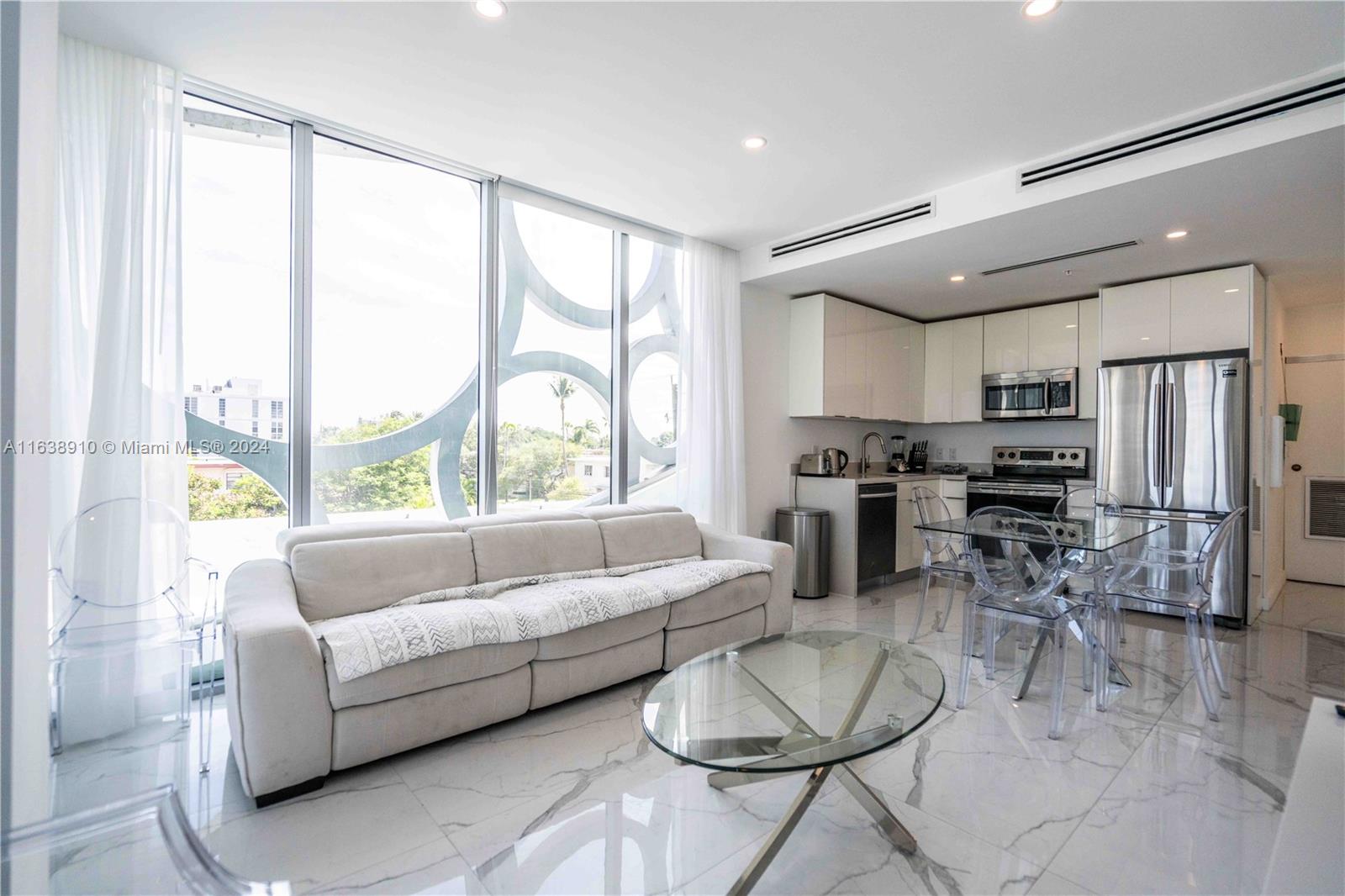 8425 Crespi Blvd # 304