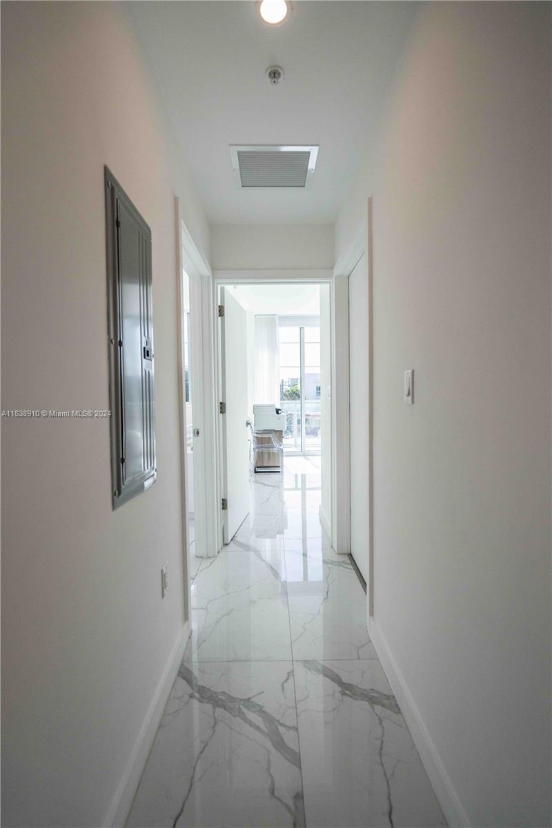 8425 Crespi Blvd # 304