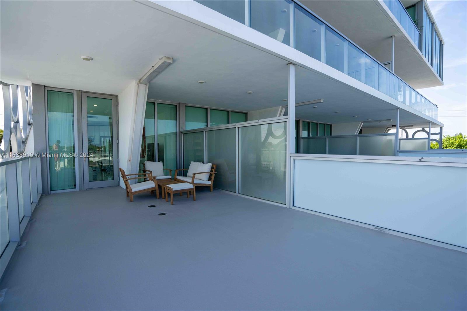 8425 Crespi Blvd # 304