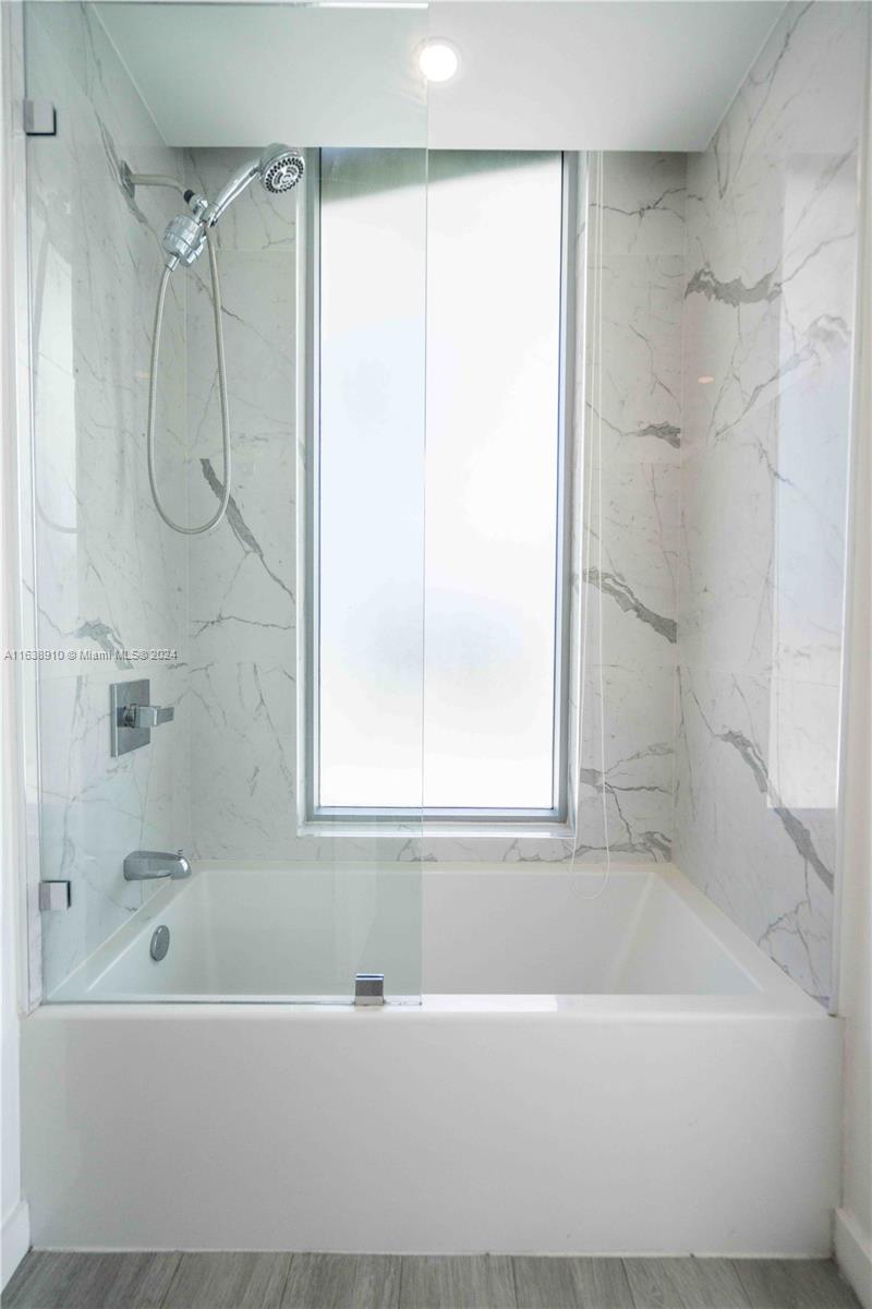 8425 Crespi Blvd # 304