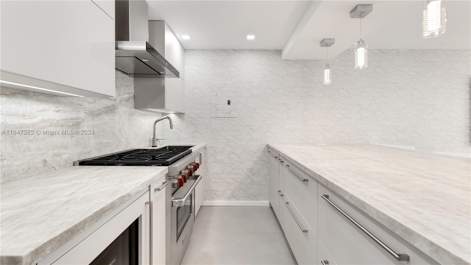 405 N Hibiscus Dr # 203