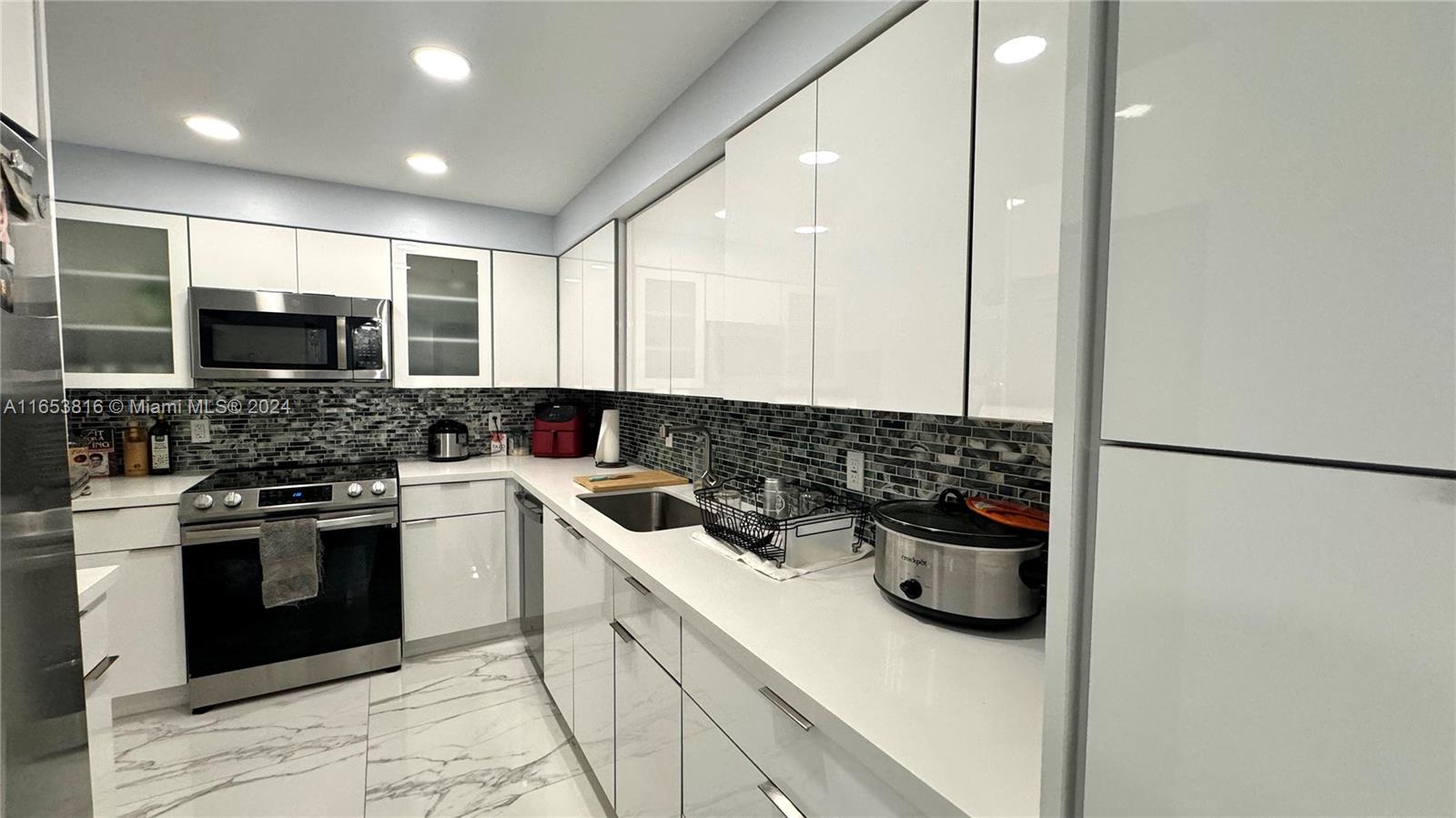 9225 Collins Ave # 704