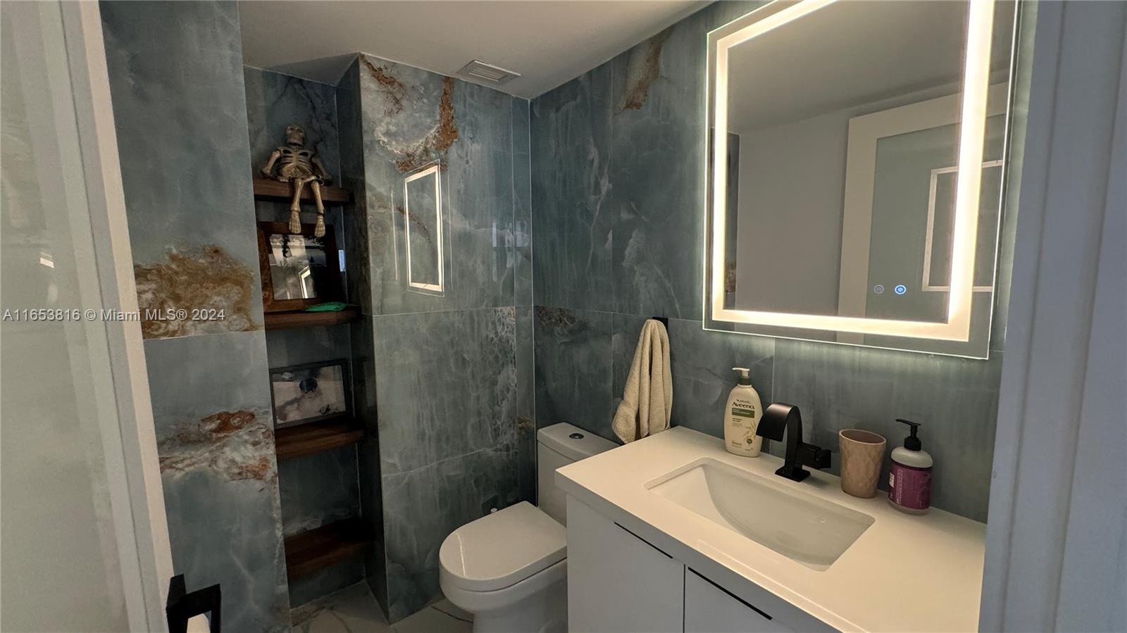 9225 Collins Ave # 704