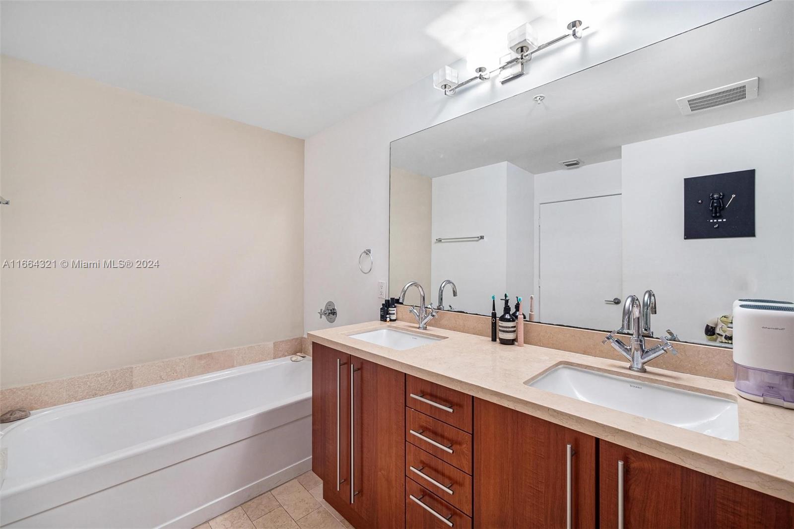 1111 SW 1st Ave Unit: 3722-N