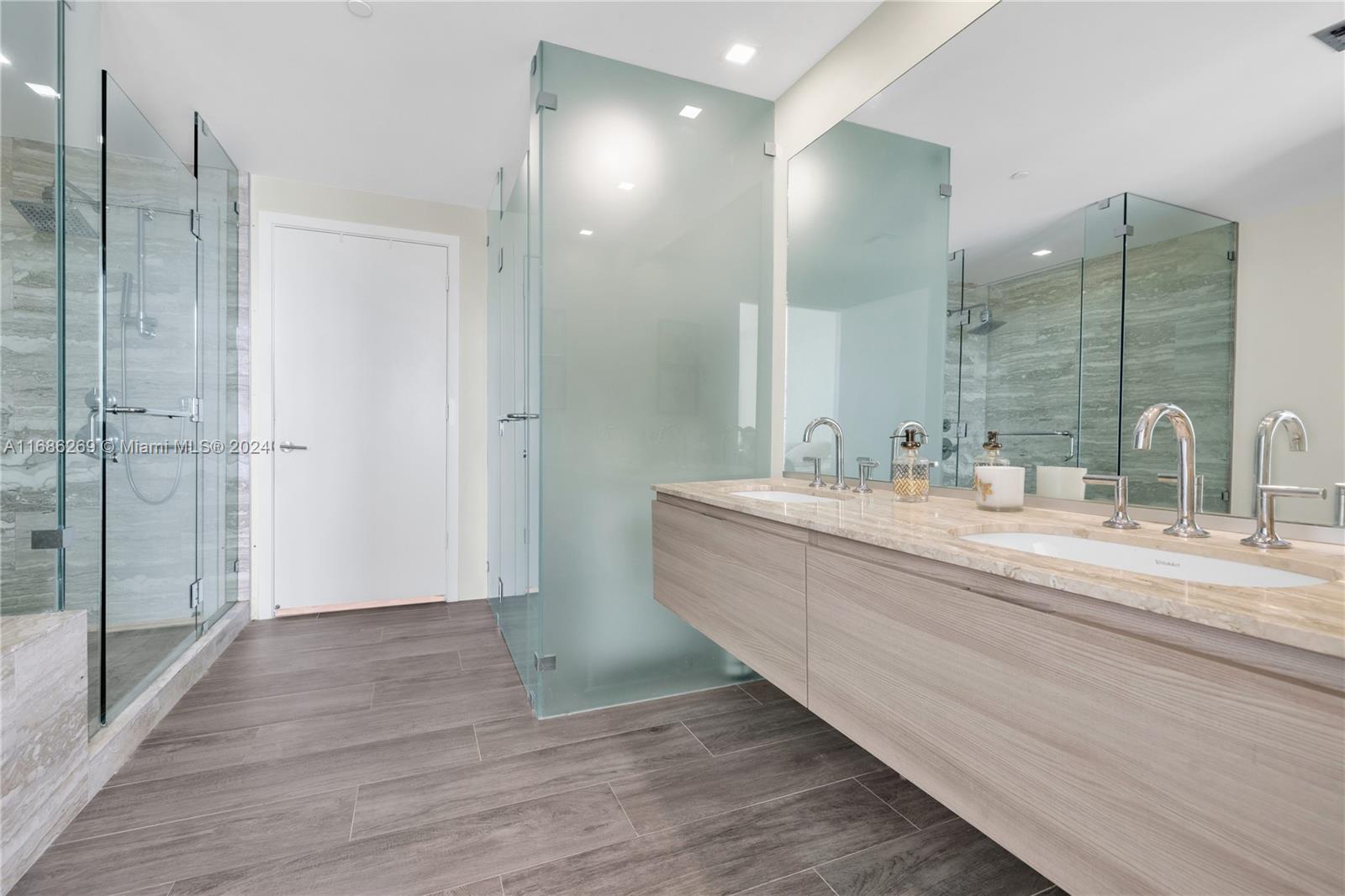 2900 NE 7th Ave # 3208