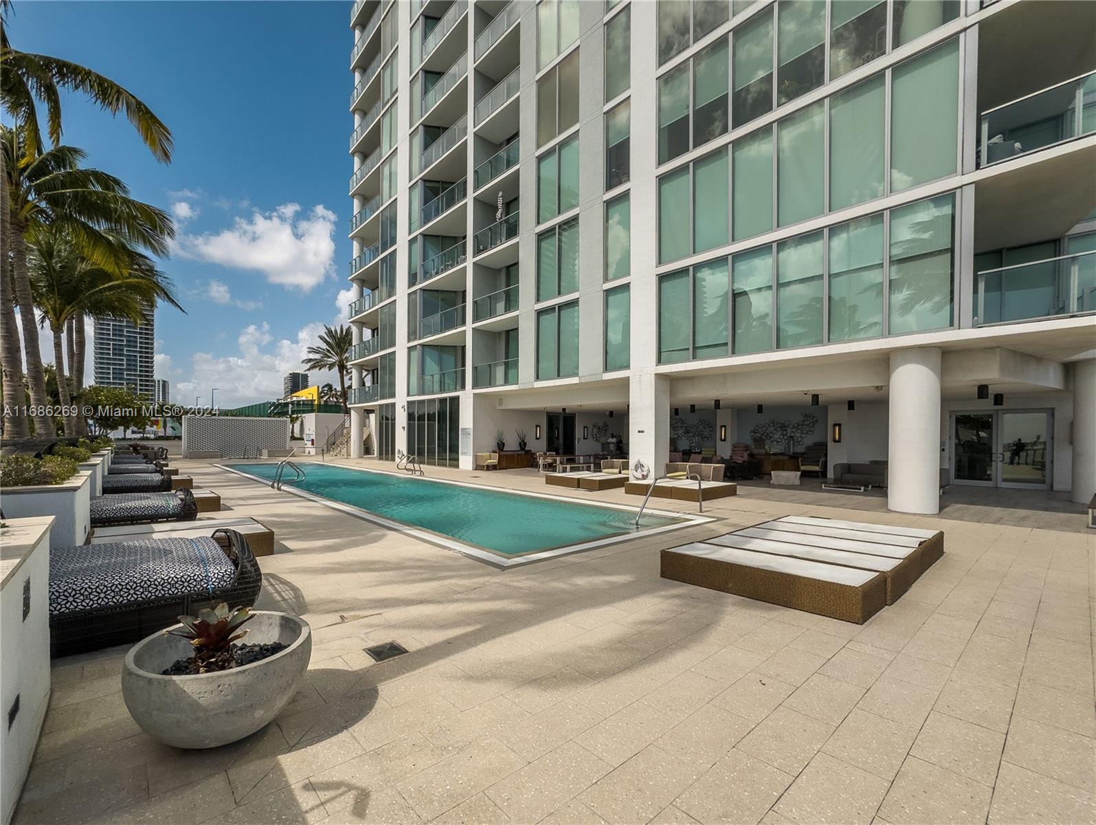 2900 NE 7th Ave # 3208