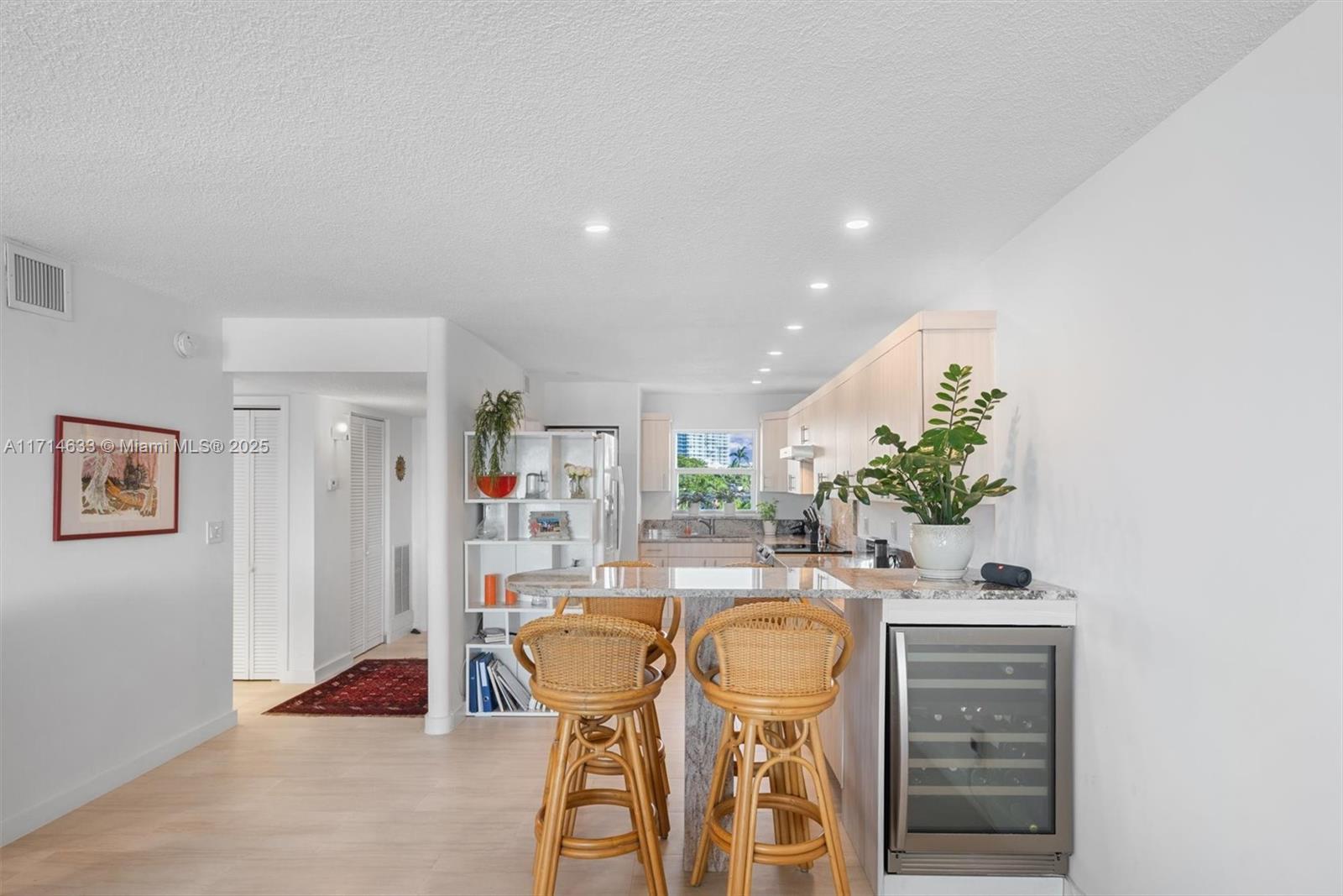 511 Bayshore Dr # 304