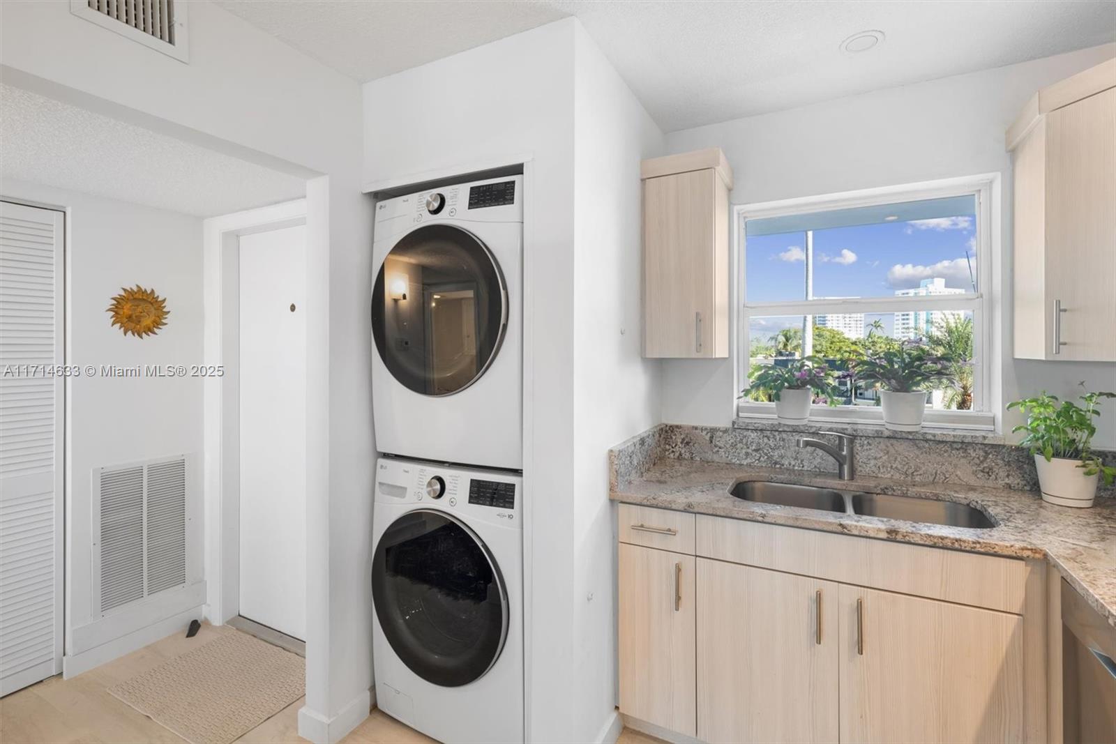 511 Bayshore Dr # 304