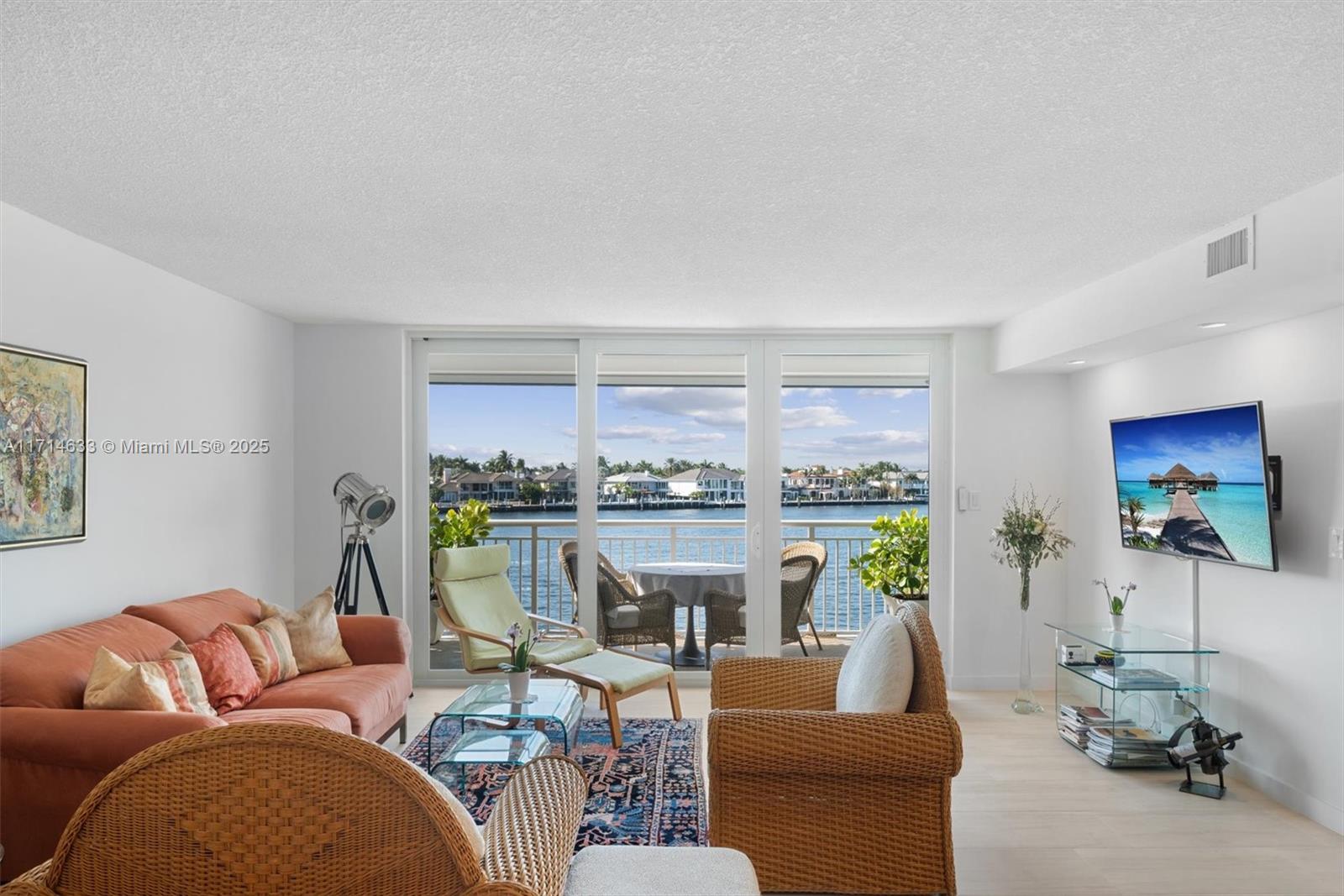 511 Bayshore Dr # 304