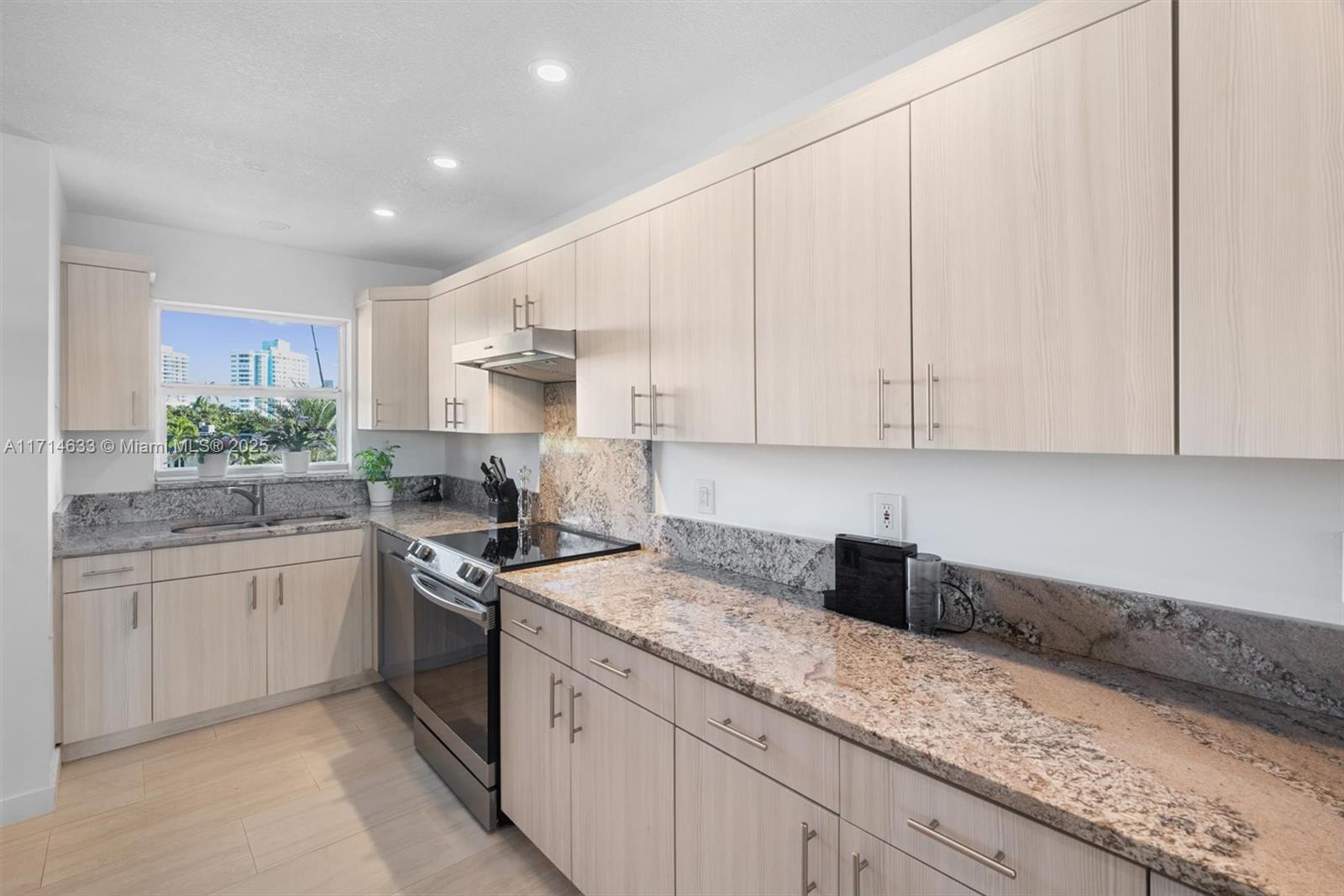 511 Bayshore Dr # 304