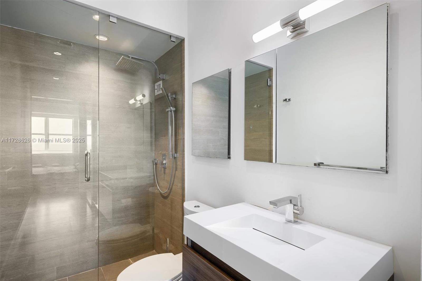 5601 Collins Ave # 5 Unit: PH-5