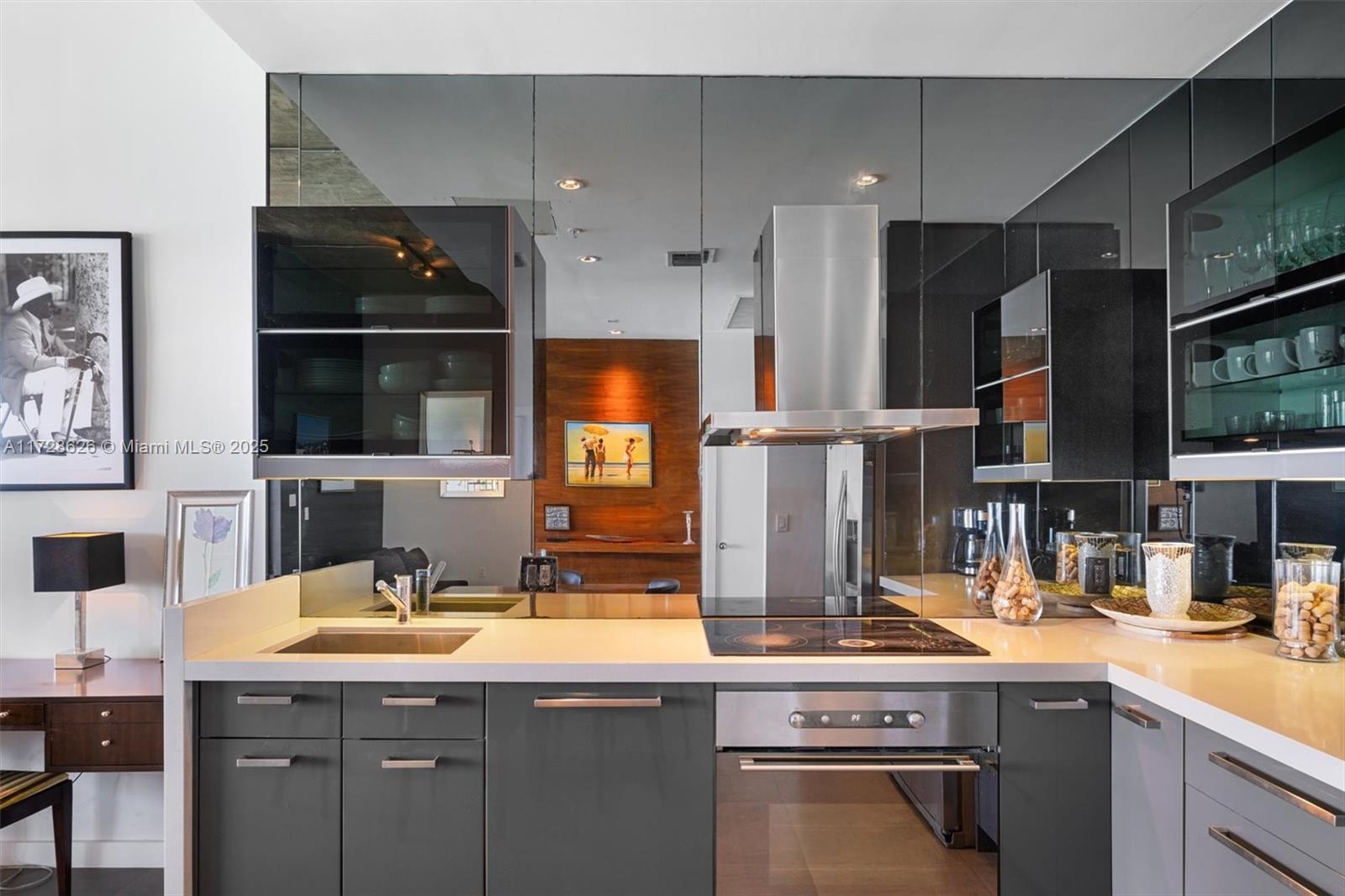 5601 Collins Ave # 5 Unit: PH-5