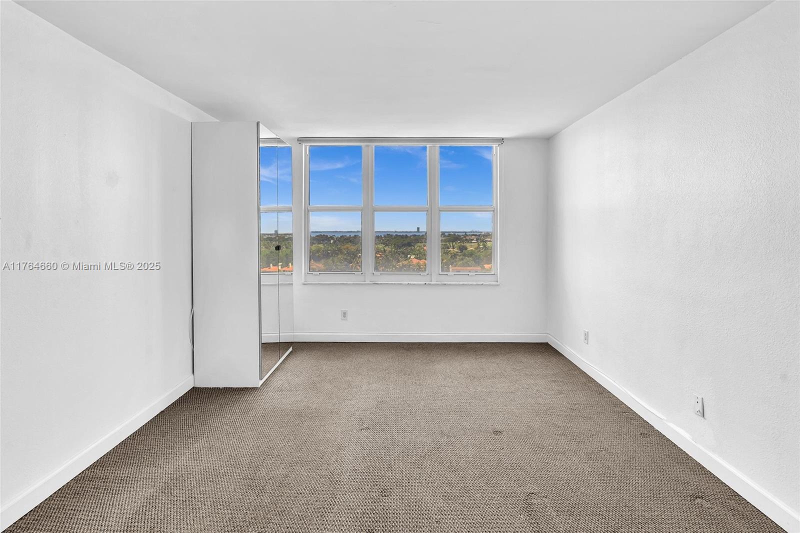 5600 Collins Ave # 10J