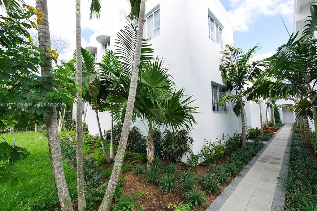 643 Jefferson Ave # 11