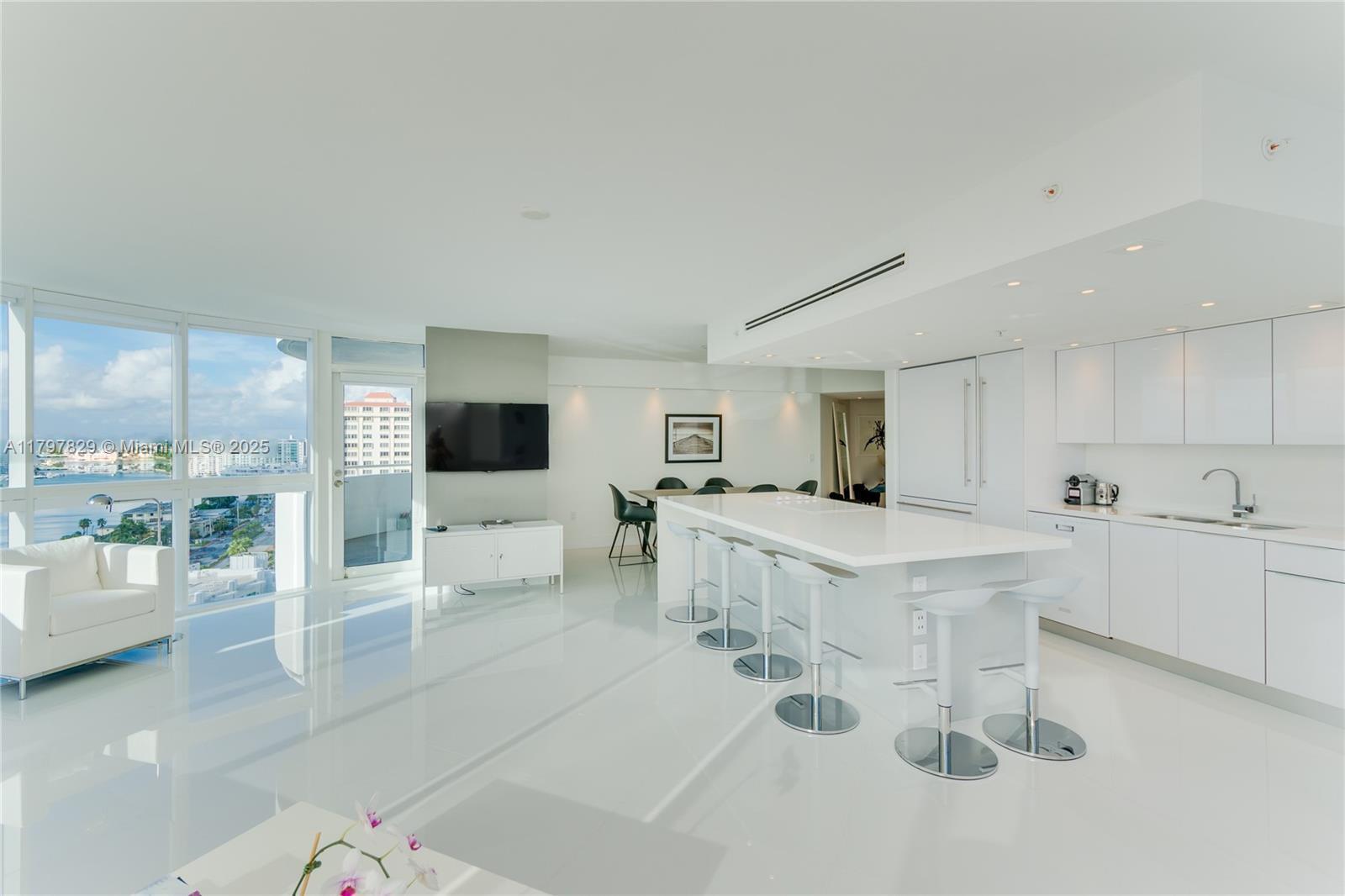 6301 Collins Ave # 1805