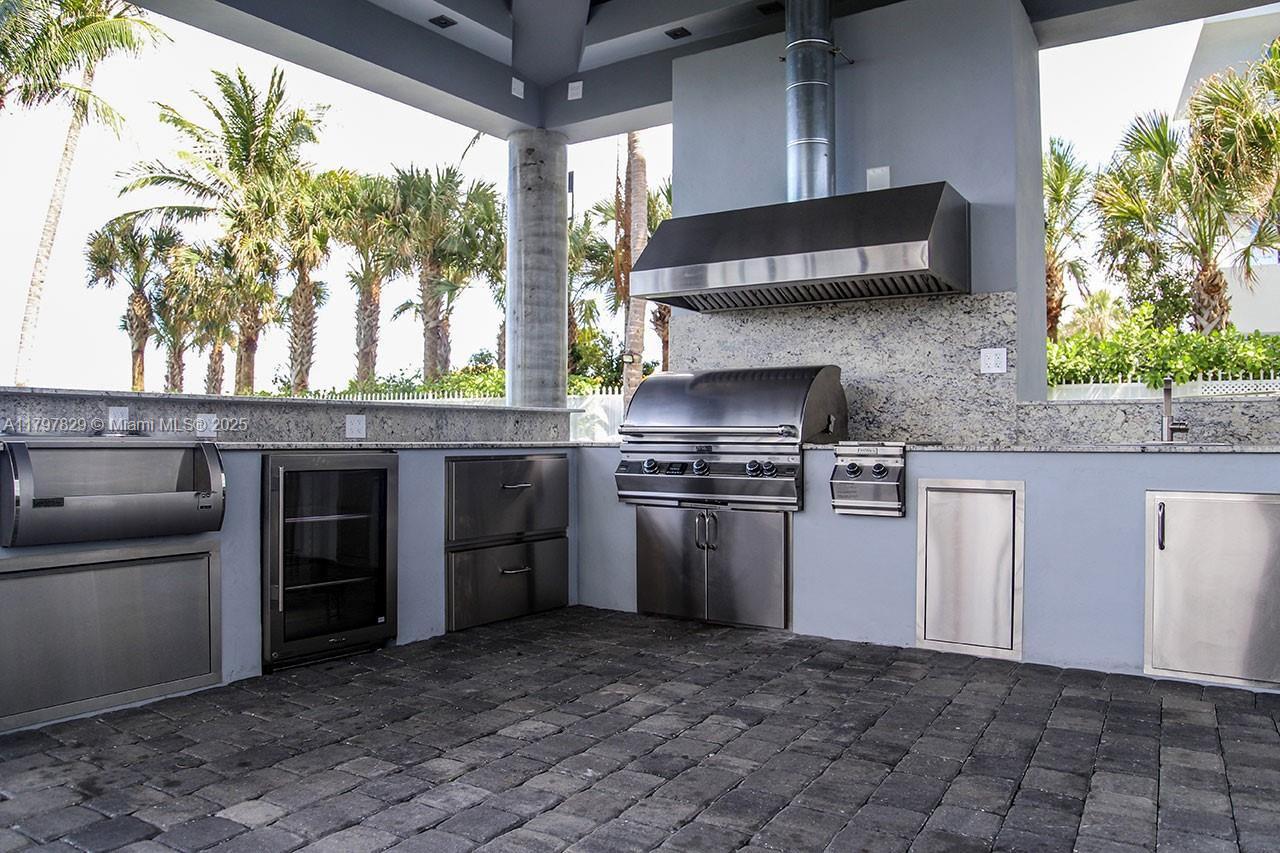 6301 Collins Ave # 1805