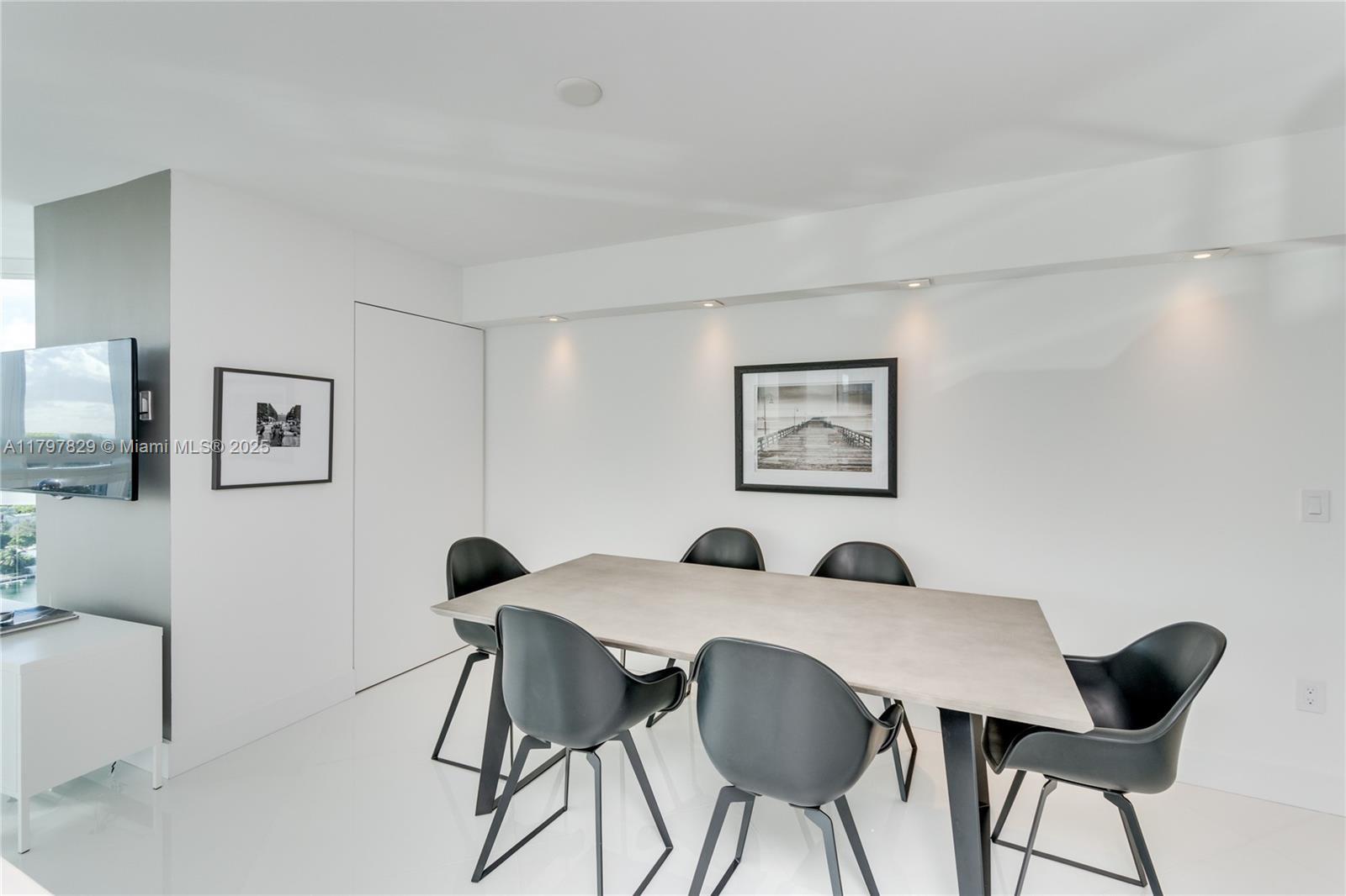 6301 Collins Ave # 1805