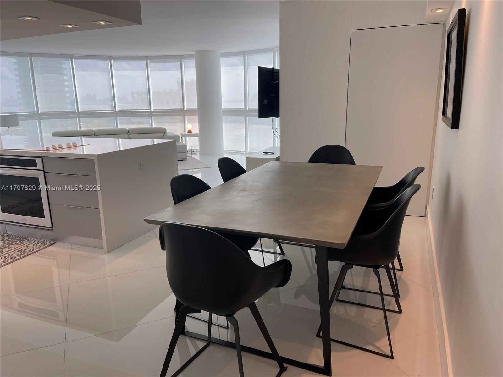 6301 Collins Ave # 1805